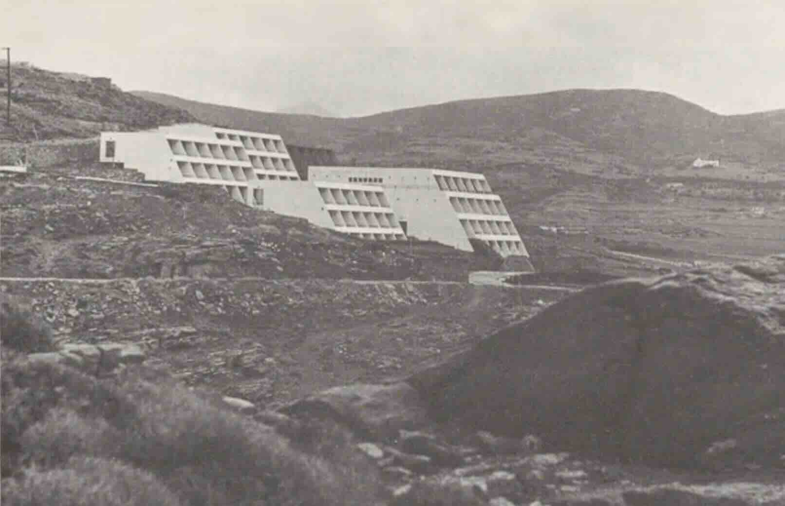 Ξενοδοχειακό συγκρότημα στή Νάουσα τής Πάρου